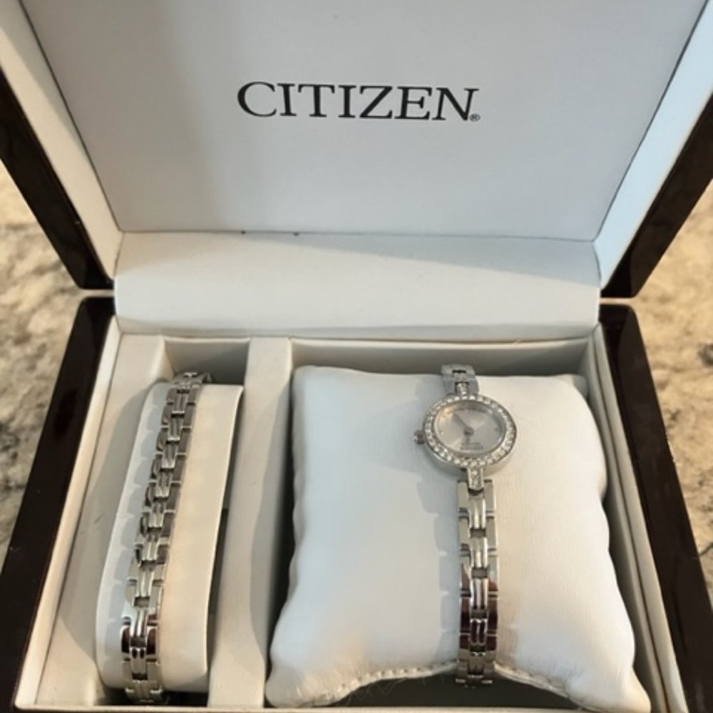 Women's Citizen Watch and matching Bracelet